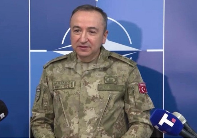 Komandanti i KFOR-it viziton Beogradin dhe nënvizon rëndësinë e sigurisë rajonale