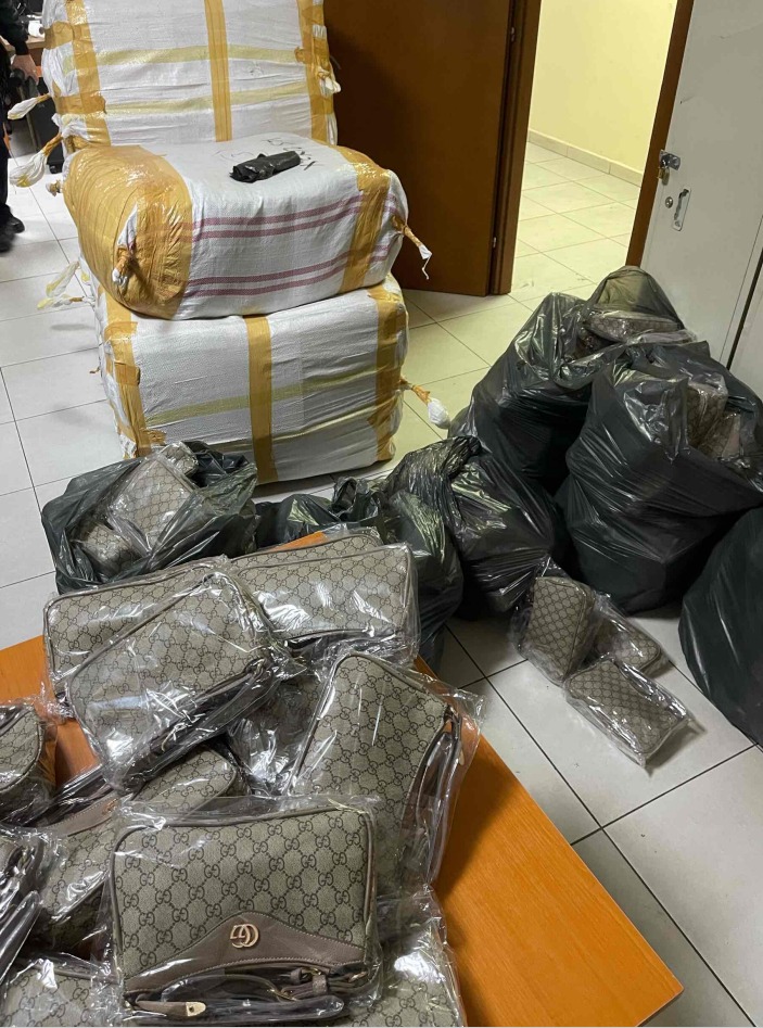 Ndalohen rreth 900 artikuj të padeklaruar në Vërmicë