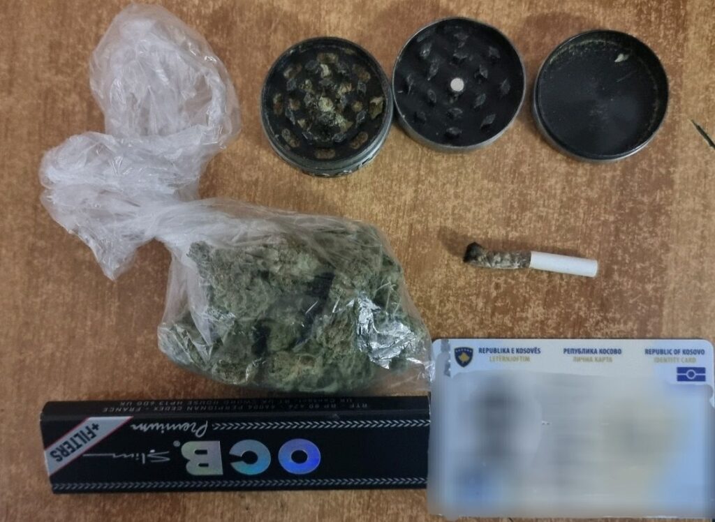 Ndalohet një 21-vjeçar në Kaçanik, iu gjet drogë në veturë