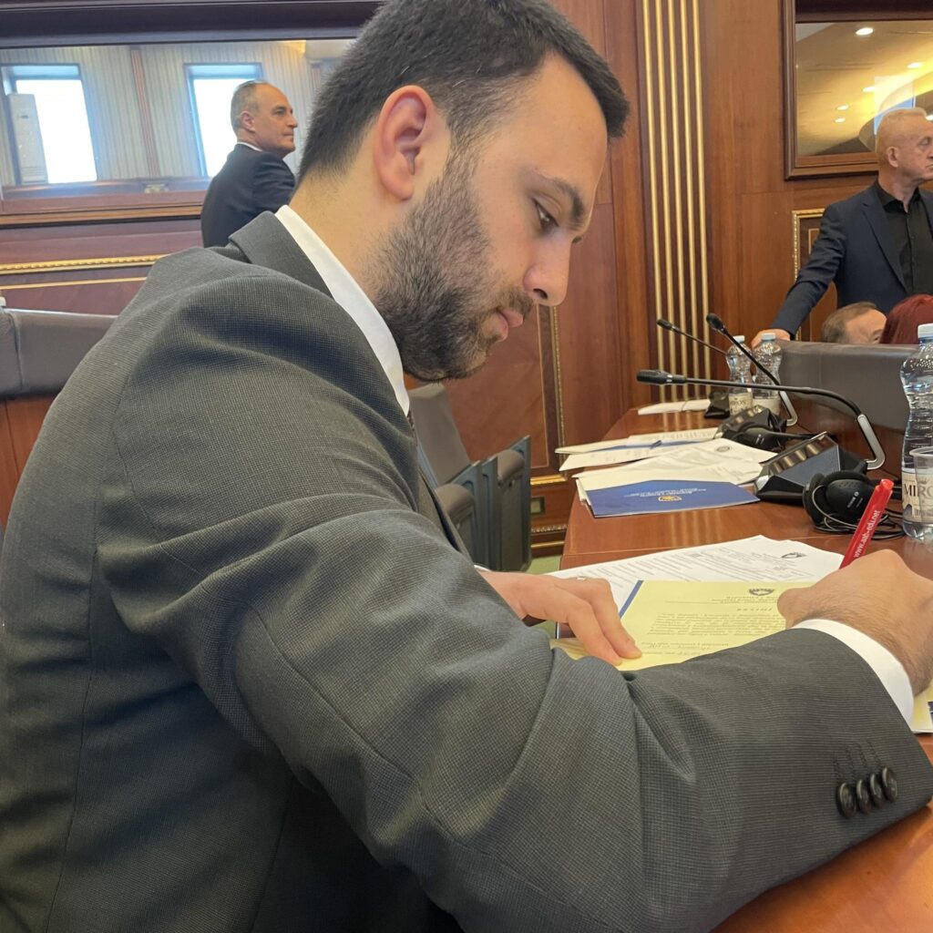 Djali i Jakup Krasniqit sërish ia mësyn garës për deputet