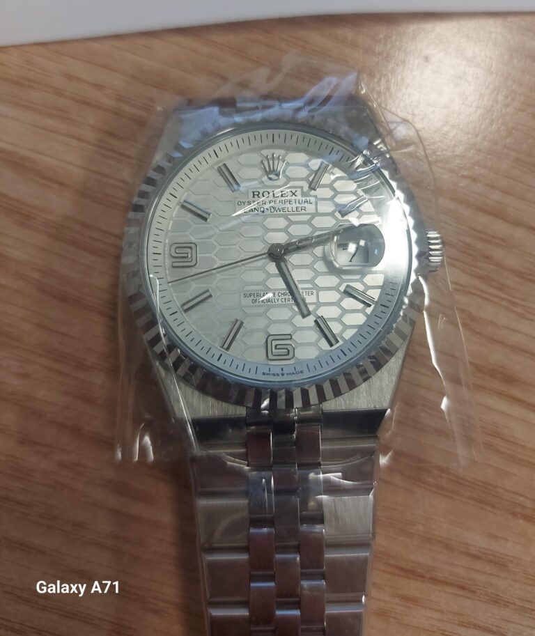 Dogana kap dy orë luksoze të padeklaruara në aeroportin “Adem Jashari”