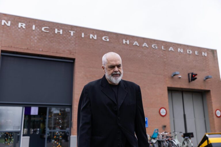 Edi Rama përfundon vizitën me Hashim Thaçin në Hagë