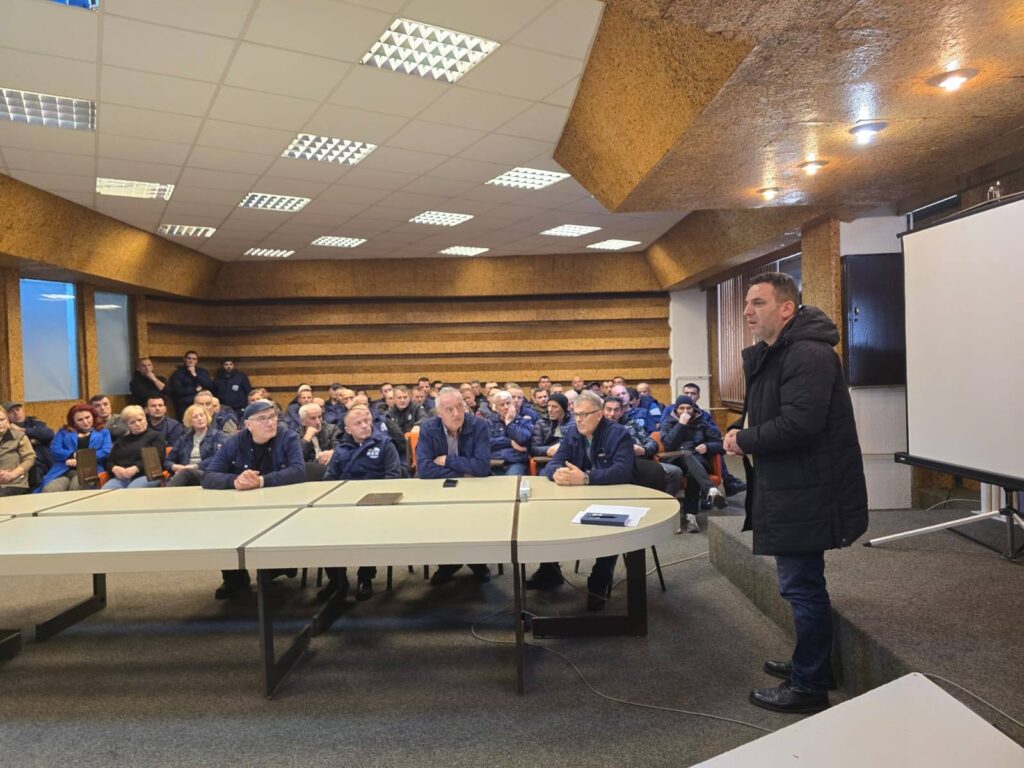 Punëtorët e KEK-ut mobilizohen për protestë në Termocentralin Kosova B