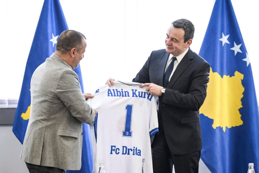 Kurti përgëzon Dritën për suksesin historik dhe u uron fitore ndaj AZ Alkmaar