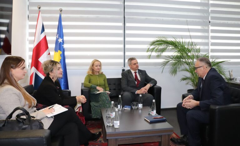 Ambasadori britanik vlerëson rolin e Gjykatës Supreme në garantimin e proceseve zgjedhore