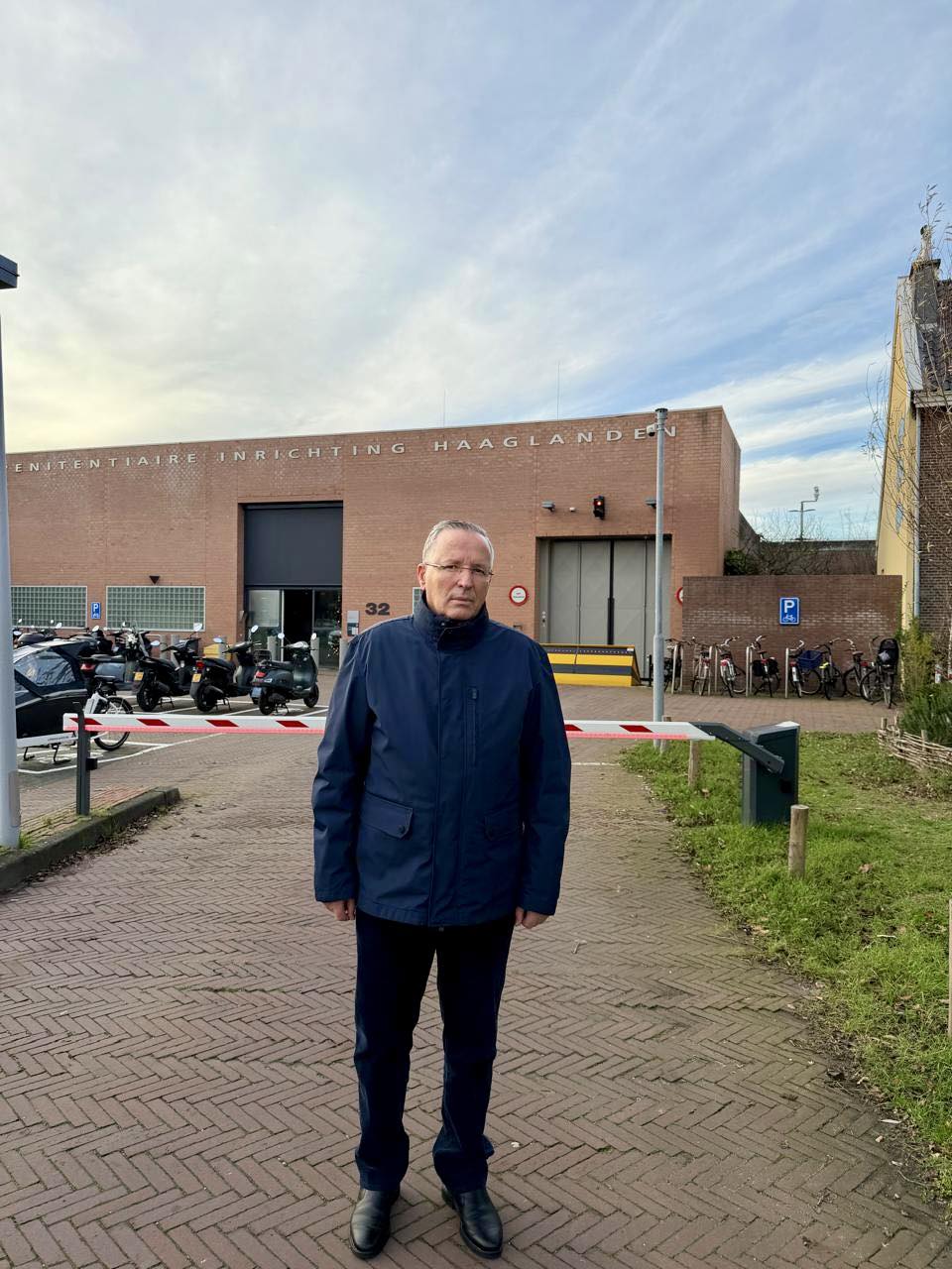 Bedri Hamza viziton krerët e UÇK-së në Hagë