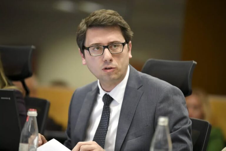 Murati: Shtesat për nënat lehona rriten në 500 euro në muaj me Qeverinë Kurti