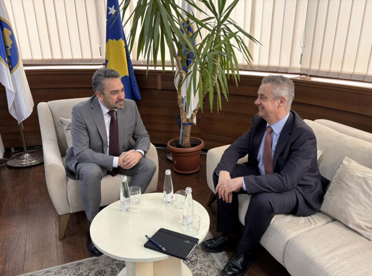 Ambasadori britanik vlerëson profesionalizmin e KQZ-së për zgjedhjet e 28 dhjetorit