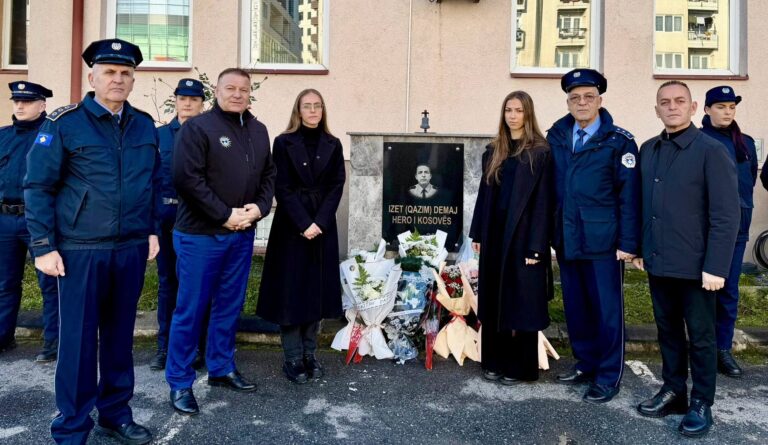 Policia e Kosovës përkujton heroin Izet Demaj