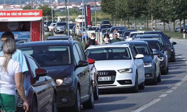 Përditësohen pritjet në pikat kufitare: Deri në 50 minuta në Jarinjë
