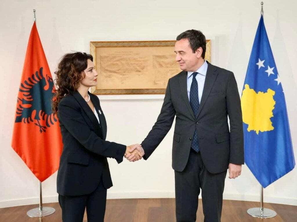 Spiropali uron Kurtin: Shqipëria dhe Kosova ecin së bashku në rrugën europiane