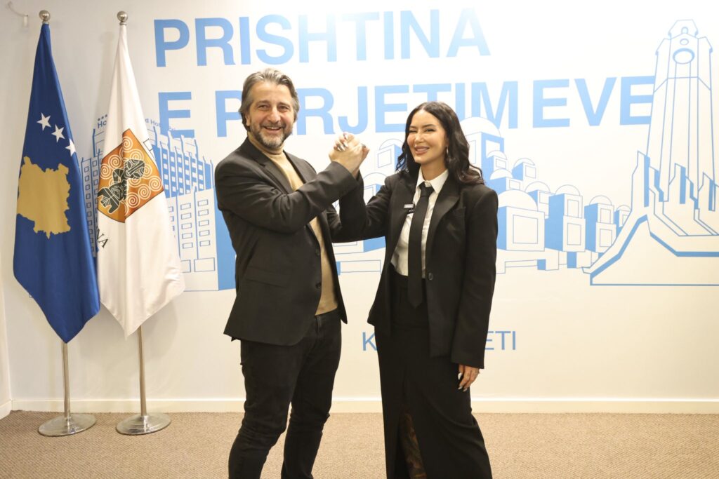 Përparim Rama nderon Dafina Zeqirin me Çmimin “Hyjnesha në Fron”