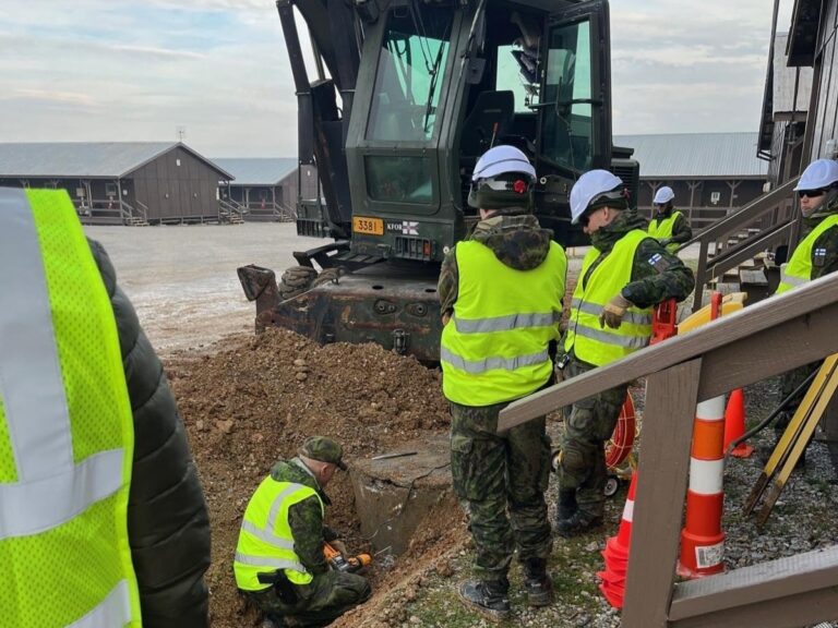 Inxhinierët finlandezë të KFOR-it përfundojnë projekt gërmimi në Kampin Bondsteel