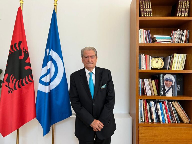 Sali Berisha uron Kosovën për zgjedhjet parlamentare: “Një sukses frymëzues për Shqipërinë”