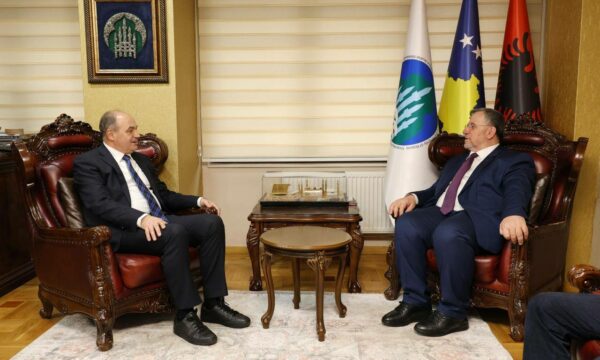 Enver Hoxhaj takohet me Myftiun Naim Tërrnava dy ditë para zgjedhjeve