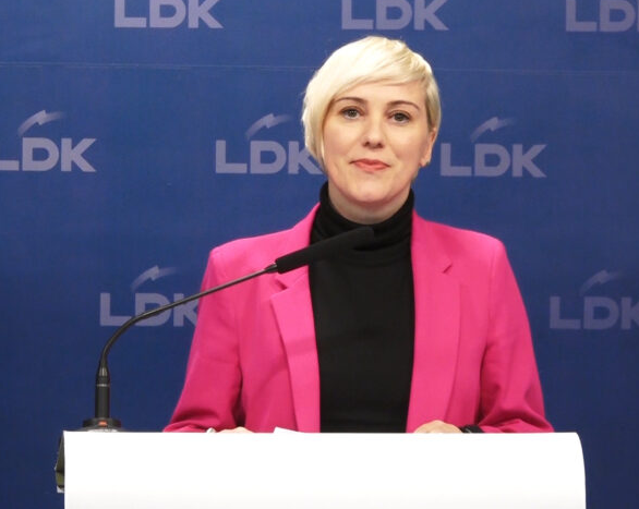 Halimi kritikon Konjufcën: “Një përpjekje e vonuar për të arsyetuar dëmet e qeverisjes”