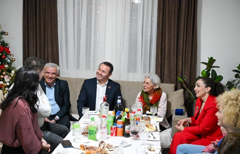 Presidentja Osmani viziton familjet në Janjevë për Krishtlindje