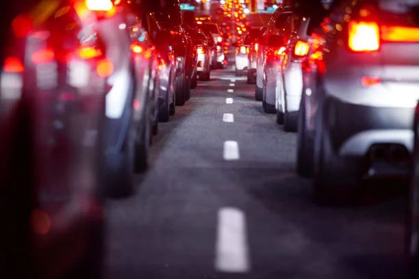 Kolona deri në 300 metra te Dheu i Bardhë për hyrje në Kosovë