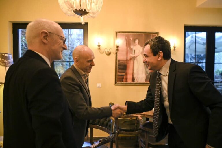 Kryeministri Kurti u takua me autorin, gazetarin dhe producentin radiofonik francez, Philippe Collin