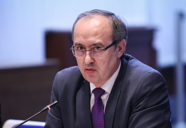 Hoti i reagon Vetëvendosjes: Këta përbuzës të shtetit duhet larguar me votë nga qeverisja!