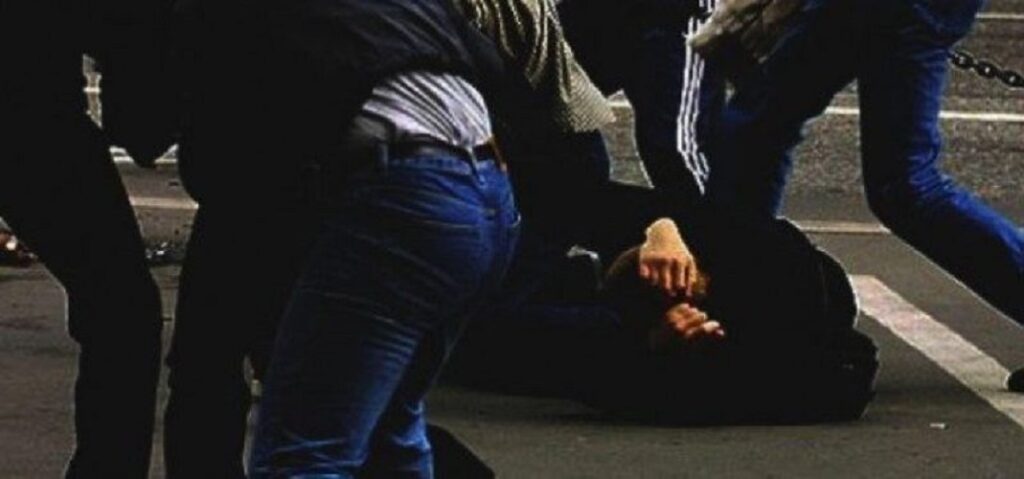 Një person i plagosur pas përleshjes me armë zjarri në Suharekë