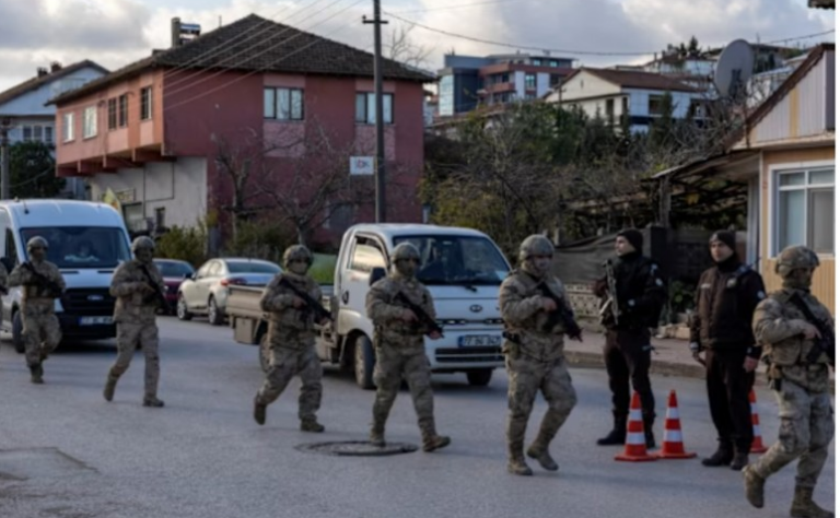 Turqi arreston 357 të dyshuar të ISIS-it gjatë bastisjeve mbarëkombëtare