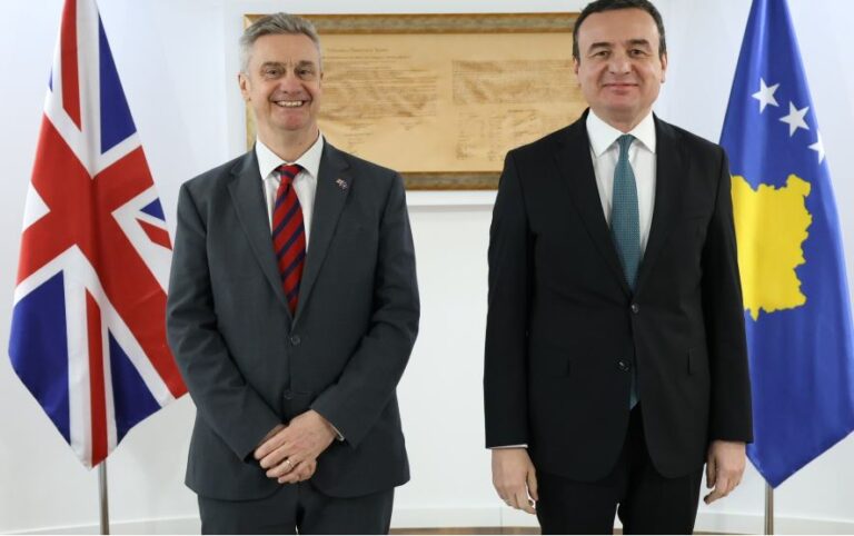 Kurti takohet me ambasadorin britanik, diskutojnë zgjedhjet dhe dialogun