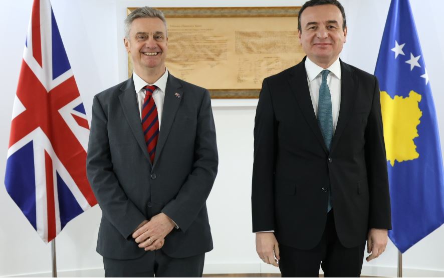 Kurti takohet me ambasadorin britanik, diskutojnë zgjedhjet dhe dialogun