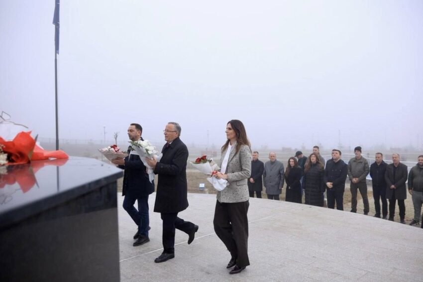Bedri Hamza bën homazhe për dëshmorët e UÇK-së në Marinë të Skenderajt
