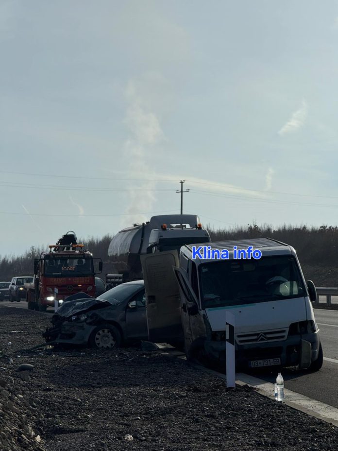 Tre të lënduar pas aksidentit të rëndë në Dollc të Klinës