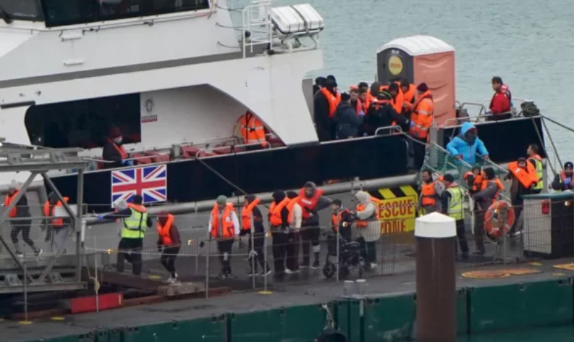 Rekord i migrantëve që kaluan Kanalin Anglez: Mbi 800 persona në një ditë dhjetori