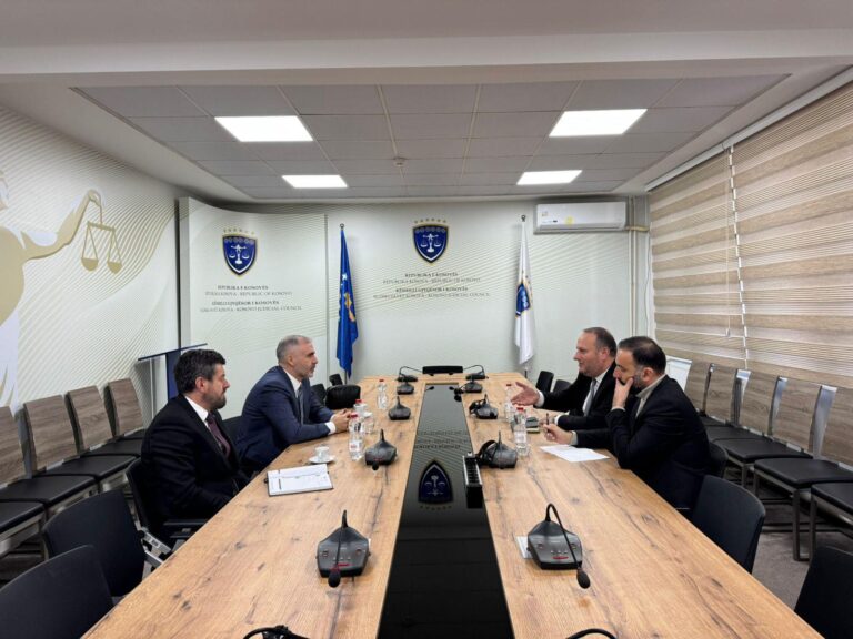 Kryesuesi Zogaj priti në takim Kryetarin e Odës së Avokatëve të Kosovës, z.Besnik Berisha