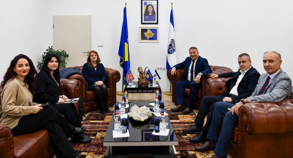Drejtori Hoxha priti në takim zyrtar përfaqësues nga INL – Kosova
