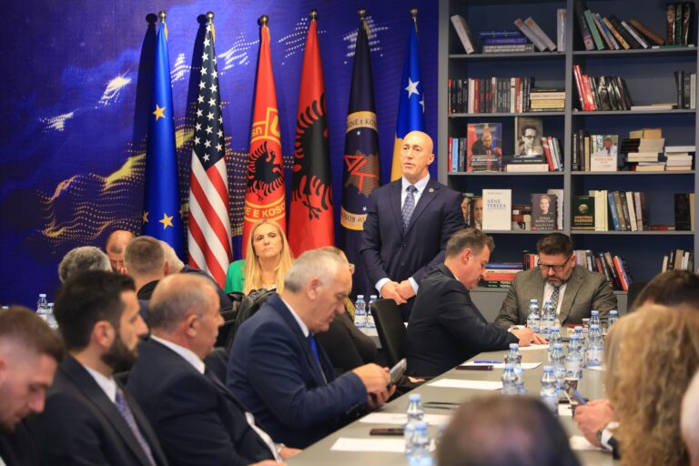 Haradinaj takohet me kandidatët e AAK-së