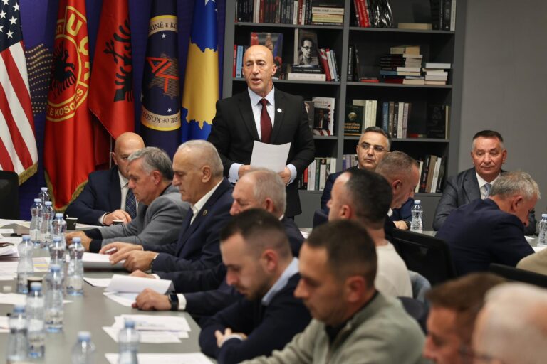 Ramush Haradinaj e publikon listën e 110 kandidatëve për deputetë të AAK’së – emrat