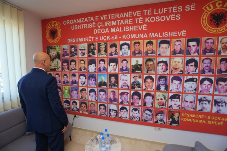 Haradinaj bën homazhe në Malishevë: Amaneti i dëshmorëve kërkon vendime të drejta dhe guxim politik