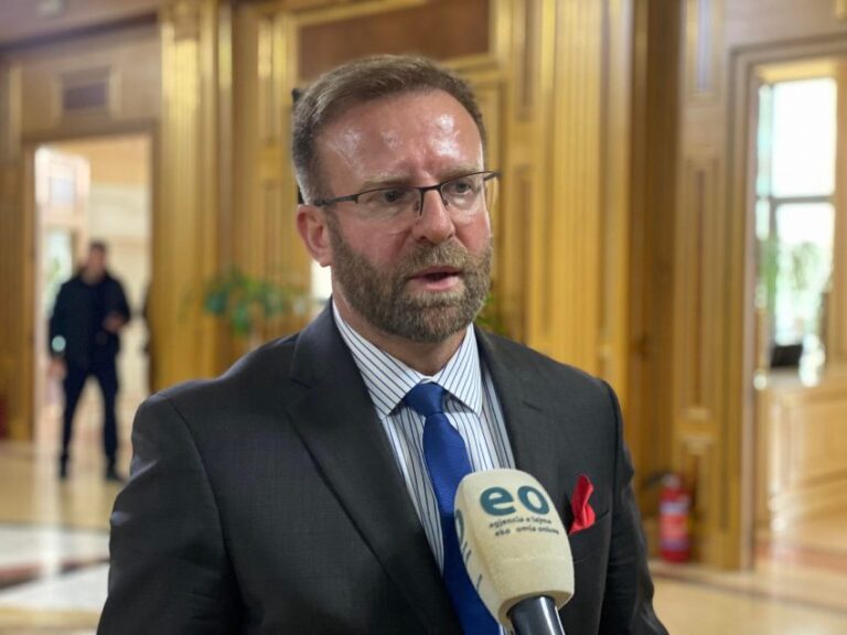 Abazi: Me u çu krejt VV-ja, s’munden me bo një gjë që e bon Haradinaj në aspektin e integrimit në NATO