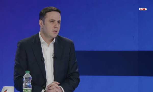 Deklaratë shpërthyese: Abdixhiku e quan Kurtin të paditur në ekonomi