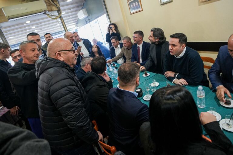 Lumir Abdixhiku viziton Podujevën: Çaj Llapi dhe takim me qytetarët që mbajnë gjallë LDK-në