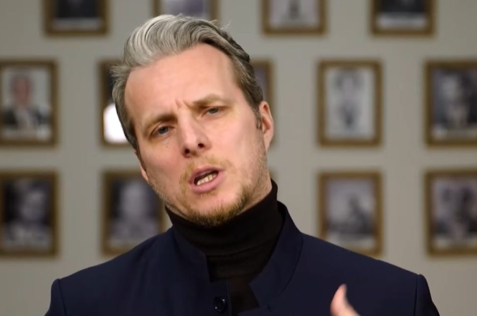 Shqiprim Arifi akuzon “këshilltaren e Kurtit” si lidhje mes Beogradit dhe kryeministrit