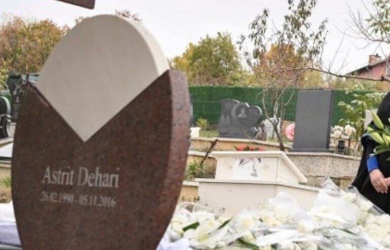 Policia po e heton dëmtimin e varrit të Astrit Deharit