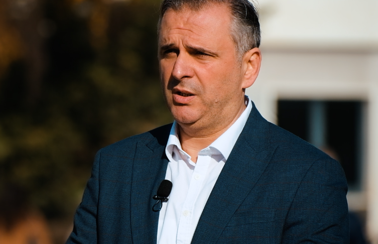 Mefail Bajqinovci: “LVV do të fitojë 50% të votave, opozita fajtorë për bllokadën 9-mujore”