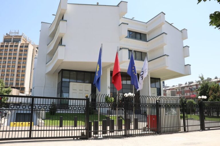 Shtrenjtimi i shërbimeve bankare në Kosovë