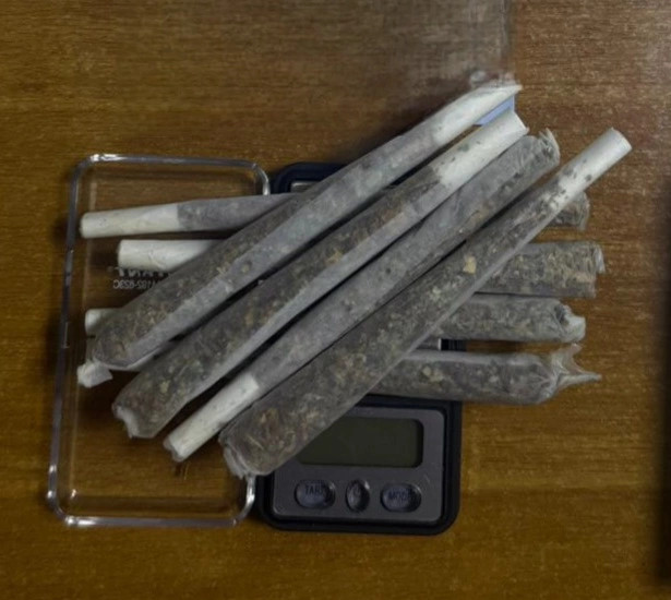 Policia ndalon 18-vjeçarin me marihuanë në Shtërpcë