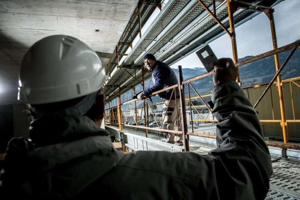 Zvicër: Pesë punëtorë pa leje pune e qëndrimi u arrestuan në një kantier ndërtimi