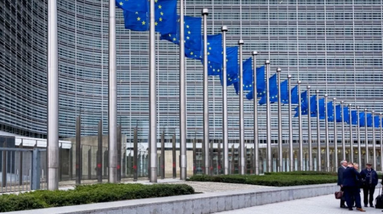 Europa i përgjigjet strategjisë së re të sigurisë nga Trump: Përgjegjësia e paqes është dhe e jona