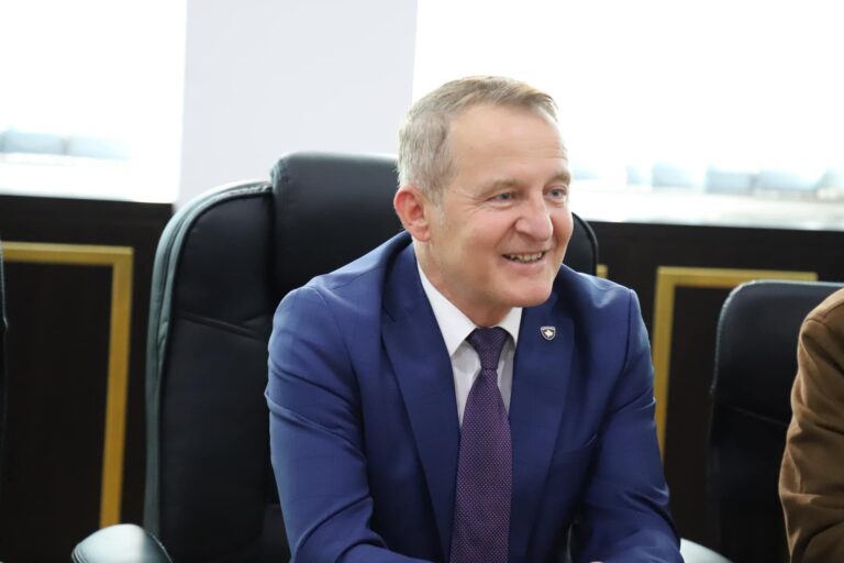 Idrizi: Jam plotësisht pro që Limaj të përfshihet si kandidat në listën e PDK-së