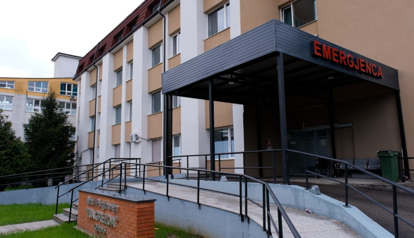 Një grua dërgohet pa shenja jete në Emergjencën e Gjakovës, nis hetimi