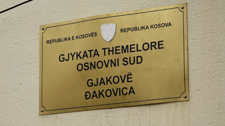 Mbolli 3 parcela me kanabis sativa në Malishevë, ekstradohet i dyshuari nga Shqipëria