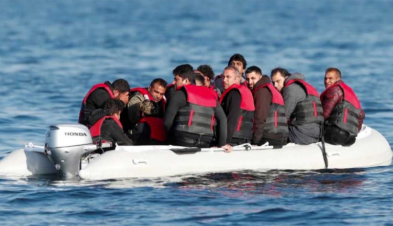 Rreth 800 emigrantë të paligjshëm të shpëtuar gjatë fundjavës në jug të Kretës